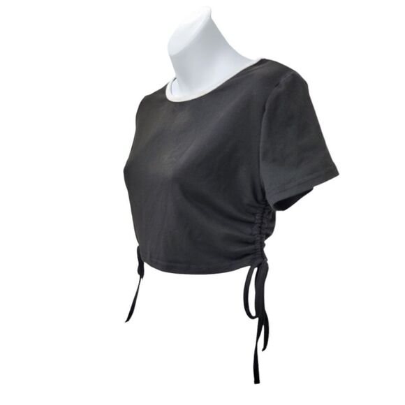 2/$20 Y2K Black & White Crop Top Size: Small - Picture 2 of 5